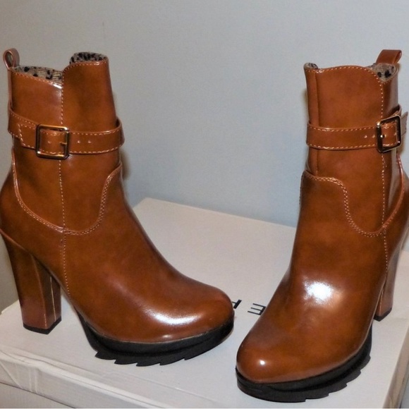 New DBDK Super Tread Walnut Camel/Dark Tan Platform Heel Buckle Boots 7 - Picture 6 of 6